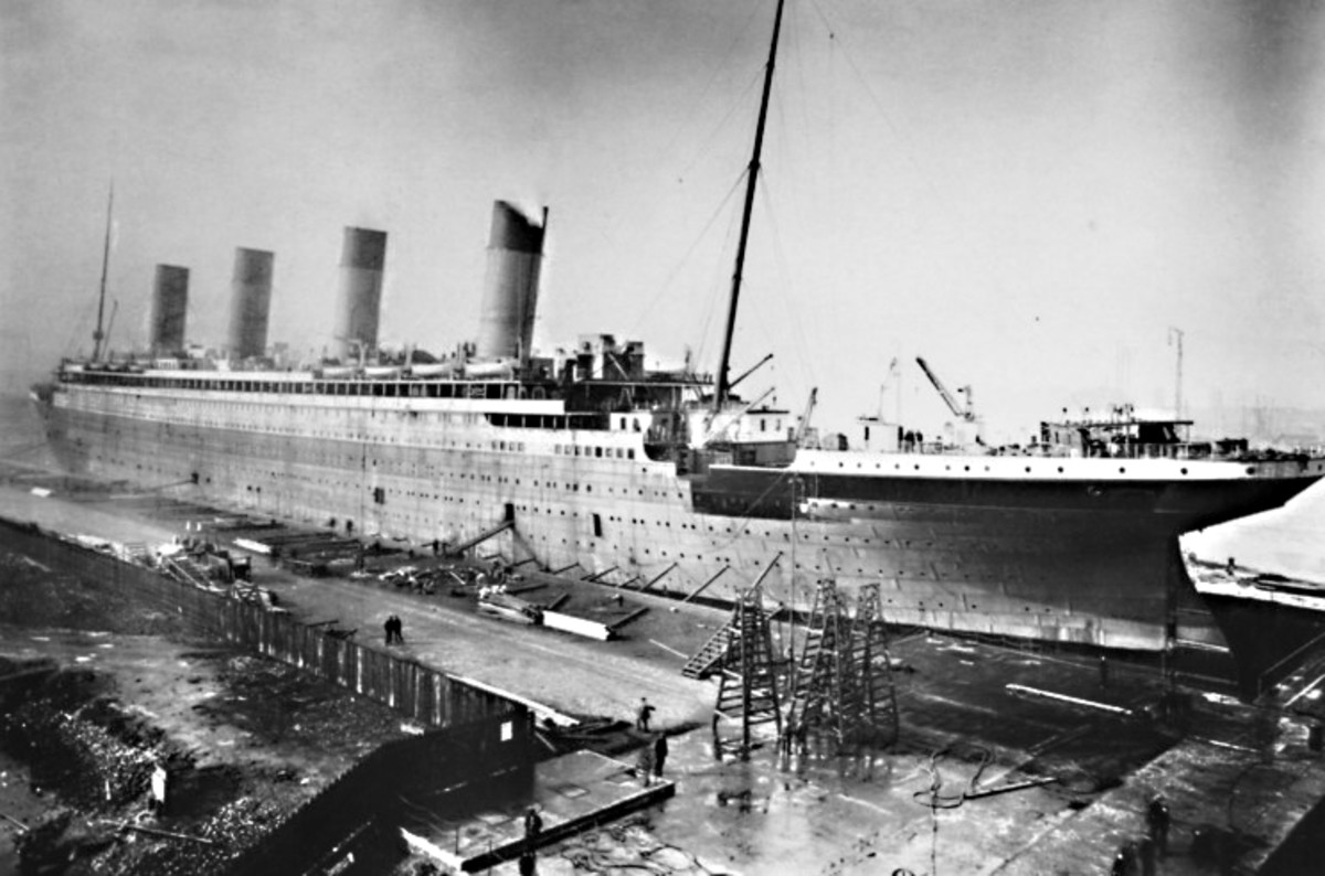 A black and white image of the titanic as it was being constructed.